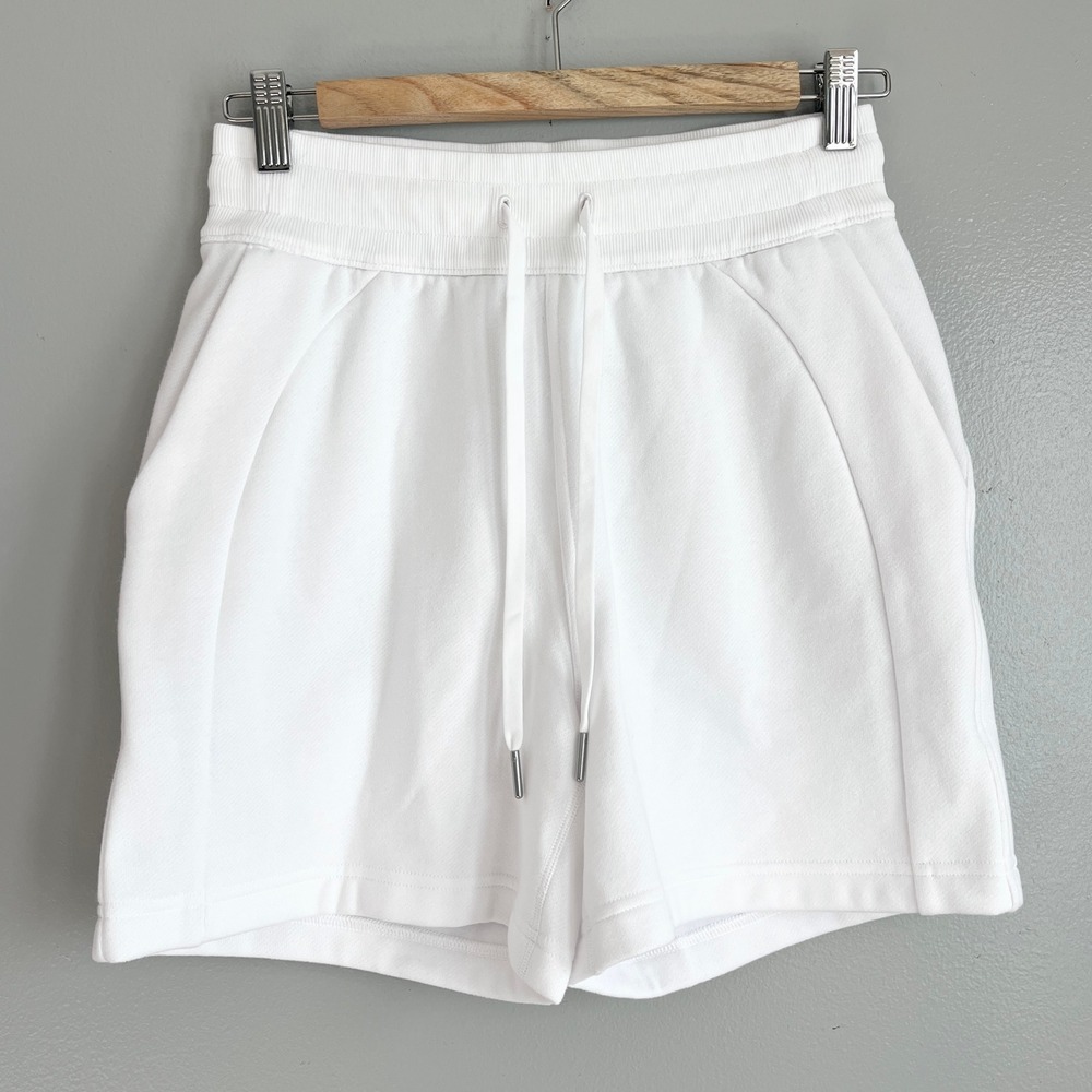 Lululemon Scuba High Rise Short Womens 4 White Cotton Blend Fleece Athleisure